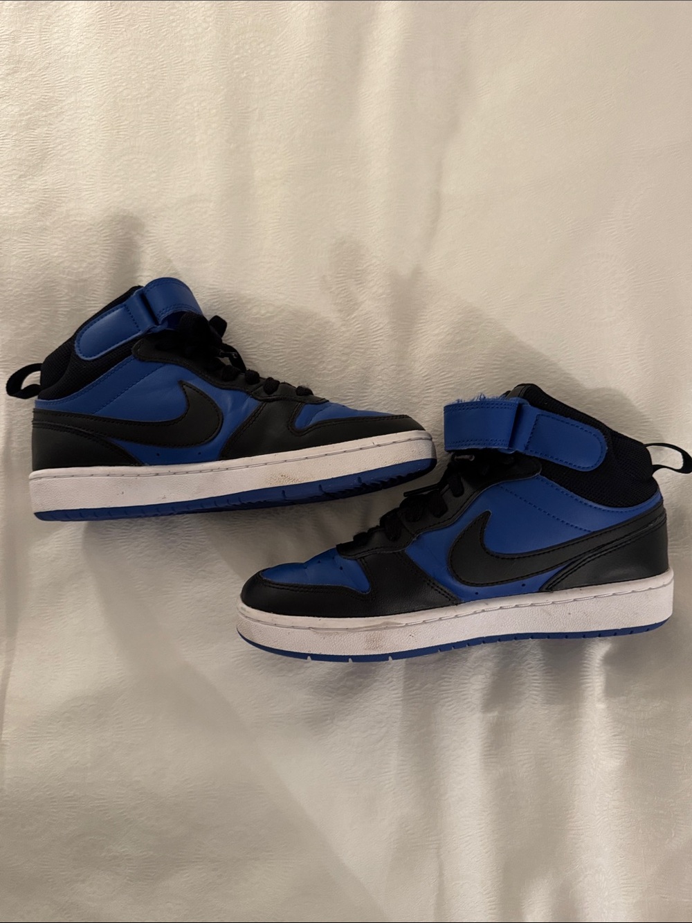 Nike Kids Mid-Top Sneakers in Blue and Black